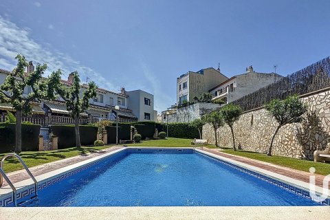 Casa adosada de 5 dormitorios en venta en Sant Pere de Ribes, Barcelona, Cataluña, Spain № 4901 - foto 2