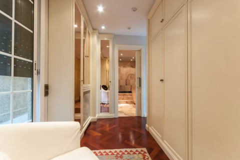 Apartamento de 6 dormitorios en venta en Eixample, Barcelona, Cataluña, Spain № 1204 - foto 16