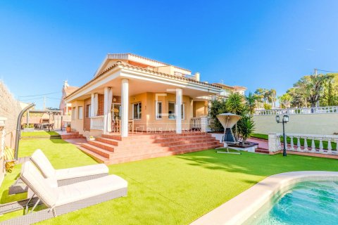 Villa de 4 dormitorios en venta en Sitges, Barcelona, Cataluña, Spain № 4318
