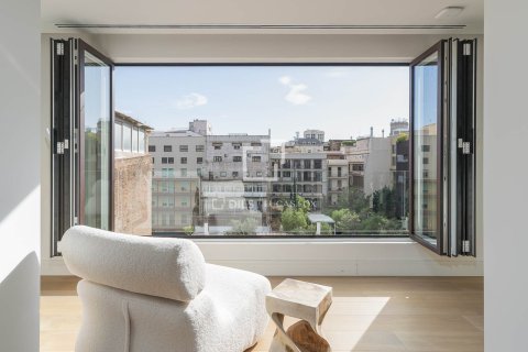 Apartamento de 4 dormitorios en venta en Barcelona, Cataluña, Spain № 4314 - foto 8