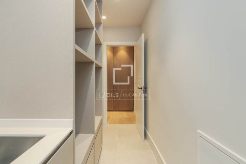 Apartamento de 4 dormitorios en venta en Barcelona, Cataluña, Spain № 4314 - foto 21