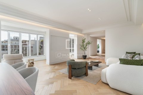 Apartamento de 4 dormitorios en venta en Barcelona, Cataluña, Spain № 4314 - foto 19