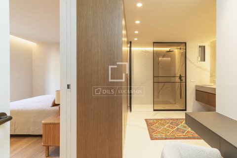 Apartamento de 4 dormitorios en venta en Barcelona, Cataluña, Spain № 4314 - foto 26