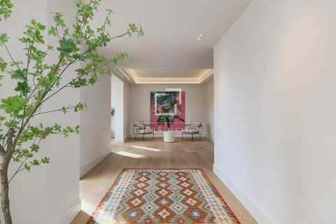 Apartamento de 4 dormitorios en venta en Barcelona, Cataluña, Spain № 4314 - foto 11