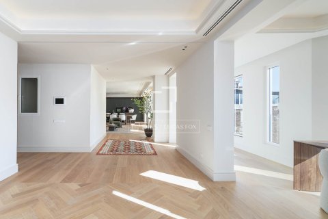 Apartamento de 4 dormitorios en venta en Barcelona, Cataluña, Spain № 4314 - foto 4