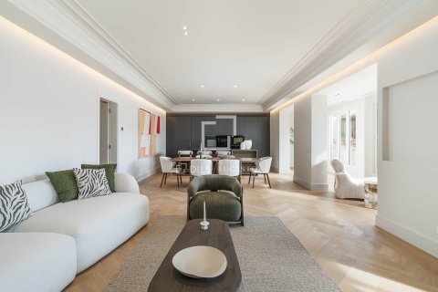 Apartamento de 4 dormitorios en venta en Barcelona, Cataluña, Spain № 4314