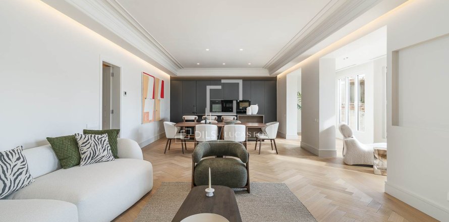 Apartamento de 4 dormitorios en venta en Barcelona, Cataluña, Spain № 4314