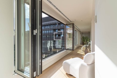 Apartamento de 4 dormitorios en venta en Barcelona, Cataluña, Spain № 4314 - foto 9