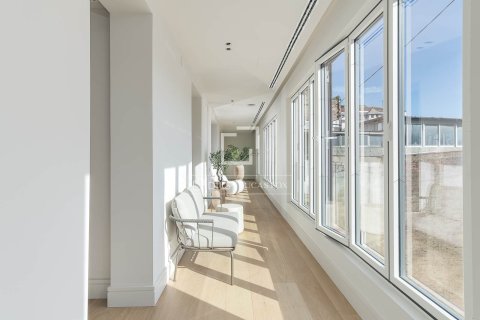Apartamento de 4 dormitorios en venta en Barcelona, Cataluña, Spain № 4314 - foto 6