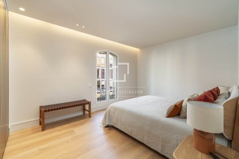 Apartamento de 4 dormitorios en venta en Barcelona, Cataluña, Spain № 4314 - foto 30