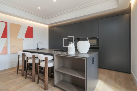Apartamento de 4 dormitorios en venta en Barcelona, Cataluña, Spain № 4314 - foto 14
