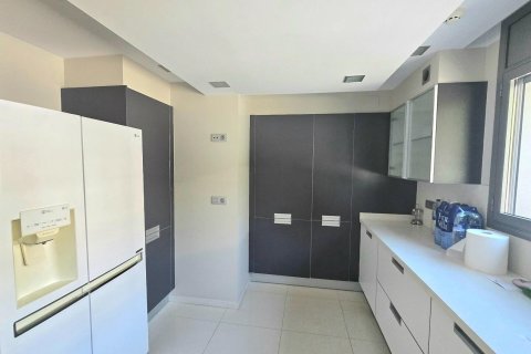 Apartamento de 3 dormitorios en venta en Principado De Andorra (Ninguna Poblacion Tiene C.P.), Lérida, Cataluña, Spain № 7755 - foto 25