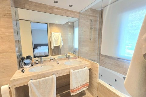 Apartamento de 3 dormitorios en venta en Principado De Andorra (Ninguna Poblacion Tiene C.P.), Lérida, Cataluña, Spain № 7755 - foto 17