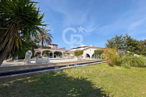 Villa de 7 dormitorios en venta en Empuriabrava, Gerona, Cataluña, Spain № 7759 - foto 27