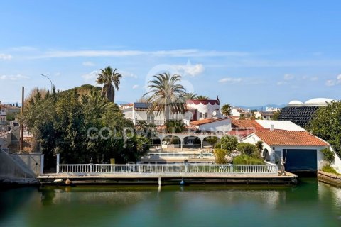 Villa de 7 dormitorios en venta en Empuriabrava, Gerona, Cataluña, Spain № 7759