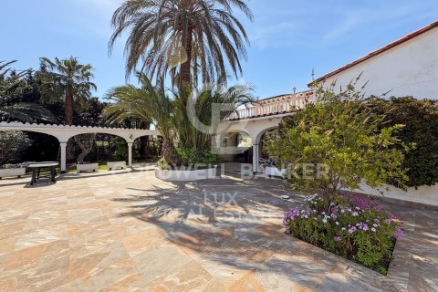 Villa de 7 dormitorios en venta en Empuriabrava, Gerona, Cataluña, Spain № 7759 - foto 26