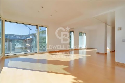 Ático de 3 dormitorios en venta en Barcelona, Cataluña, Spain № 7760 - foto 4