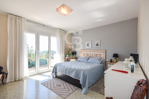 Сasa de 4 dormitorios en venta en Esplugues de Llobregat, Barcelona, Cataluña, Spain № 7754 - foto 4