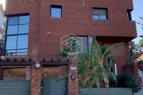 Villa de 5 dormitorios en venta en Castelldefels, Barcelona, Cataluña, Spain № 1025 - foto 2