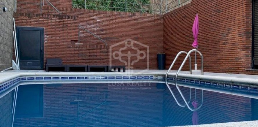 Villa de 5 dormitorios en venta en Castelldefels, Barcelona, Cataluña, Spain № 1025