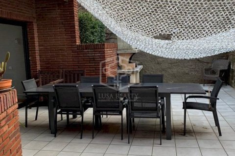Villa de 5 dormitorios en venta en Castelldefels, Barcelona, Cataluña, Spain № 1025 - foto 15