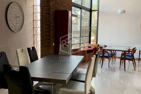 Villa de 5 dormitorios en venta en Castelldefels, Barcelona, Cataluña, Spain № 1025 - foto 5