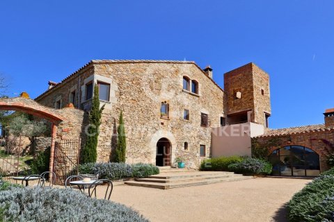 Сasa de 12 dormitorios en venta en Girona, Gerona, Cataluña, Spain № 5918 - foto 3
