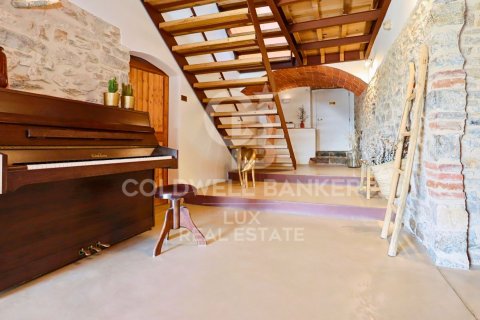 Сasa de 12 dormitorios en venta en Girona, Gerona, Cataluña, Spain № 5918 - foto 4