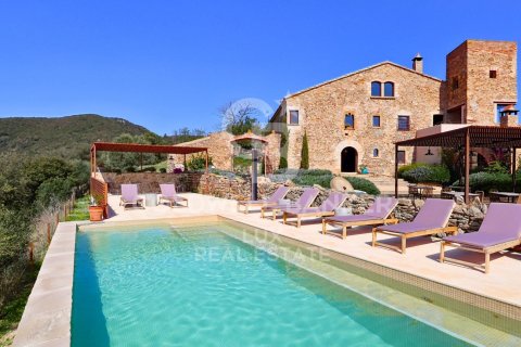 Сasa de 12 dormitorios en venta en Girona, Gerona, Cataluña, Spain № 5918 - foto 10