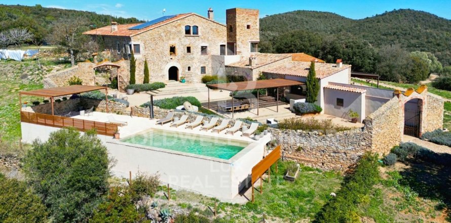 Сasa de 12 dormitorios en venta en Girona, Gerona, Cataluña, Spain № 5918