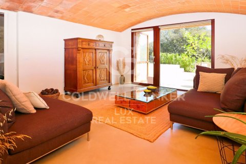 Сasa de 12 dormitorios en venta en Girona, Gerona, Cataluña, Spain № 5918 - foto 19