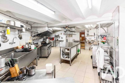 Propiedad comercial de 317 m² en venta en Sant Pol de Mar, Barcelona, Cataluña, Spain № 4693 - foto 11