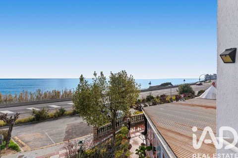 Propiedad comercial de 317 m² en venta en Sant Pol de Mar, Barcelona, Cataluña, Spain № 4693 - foto 16