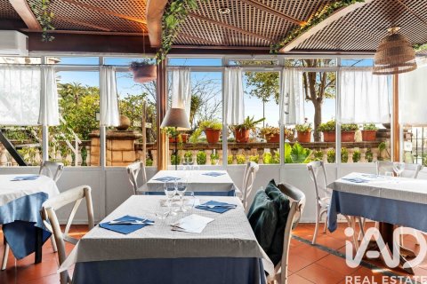 Propiedad comercial de 317 m² en venta en Sant Pol de Mar, Barcelona, Cataluña, Spain № 4693 - foto 2