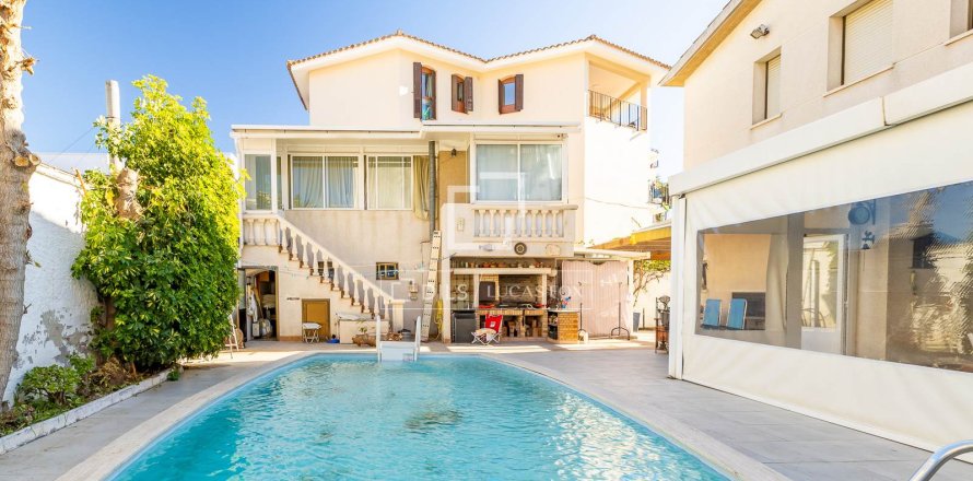 5 bedrooms villa for sale in Castelldefels, Barcelona, Catalonia, Spain № 4098