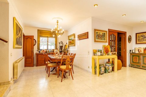 5 bedrooms villa for sale in Castelldefels, Barcelona, Catalonia, Spain № 4098 - photo 12