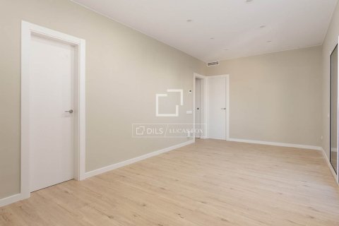 Купить квартиру в Барселона, Испания с 3 спальни, 63м², № 4097 - фото 4