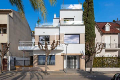 Villa de 3 dormitorios en venta en Caldes d'Estrac, Barcelona, Cataluña, Spain № 4101