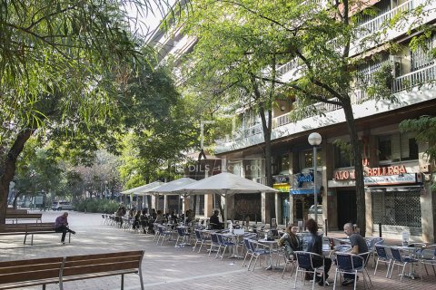 Apartamento de 4 dormitorios en venta en Barcelona, Cataluña, Spain № 4102 - foto 21