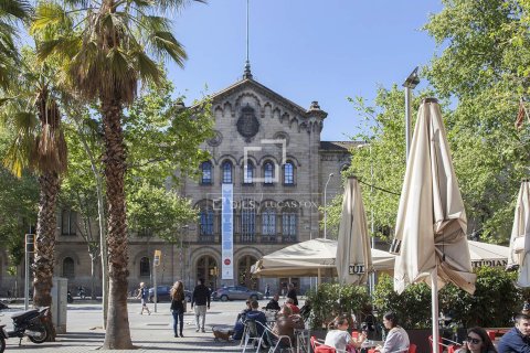 Apartamento de 4 dormitorios en venta en Barcelona, Cataluña, Spain № 4102 - foto 6