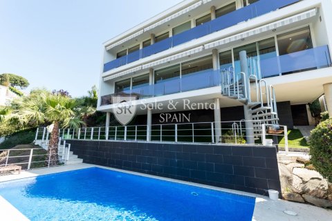 Купить дом в Льорет-де-Мар, Испания с 4 спальни, 240м², № 6741 - фото 3