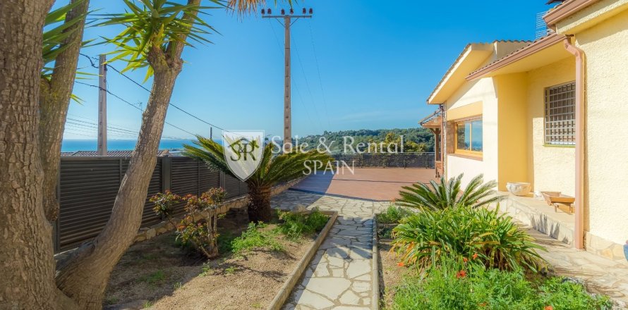 Сasa de 4 dormitorios en venta en Santa Susanna, Barcelona, Cataluña, Spain № 6745