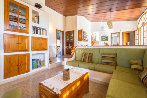 Сasa de 4 dormitorios en venta en Santa Susanna, Barcelona, Cataluña, Spain № 6746 - foto 9