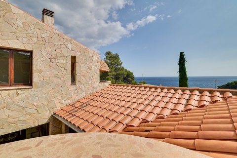 Villa de 6 dormitorios en venta en Blanes, Gerona, Cataluña, Spain № 1276 - foto 28