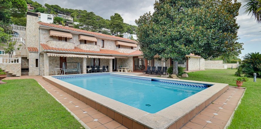 Villa de 6 dormitorios en venta en Blanes, Gerona, Cataluña, Spain № 1276