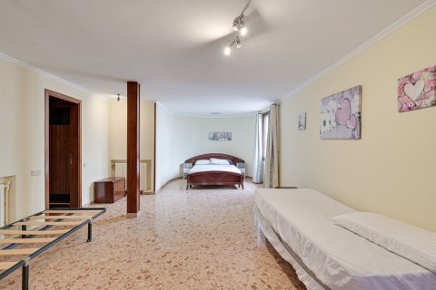 Villa de 6 dormitorios en venta en Blanes, Gerona, Cataluña, Spain № 1276 - foto 22
