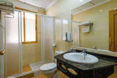 Propiedad comercial de 17 dormitorios en venta en Barcelona, Cataluña, Spain № 1274 - foto 10