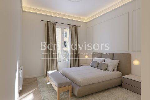 Apartamento de 3 dormitorios en venta en Barcelona, Cataluña, Spain № 2903 - foto 11