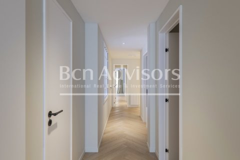 Apartamento de 3 dormitorios en venta en Barcelona, Cataluña, Spain № 2903 - foto 9