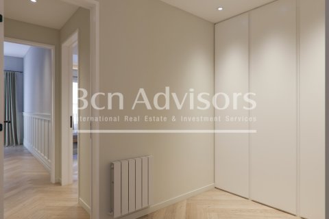 Apartamento de 3 dormitorios en venta en Barcelona, Cataluña, Spain № 2903 - foto 10
